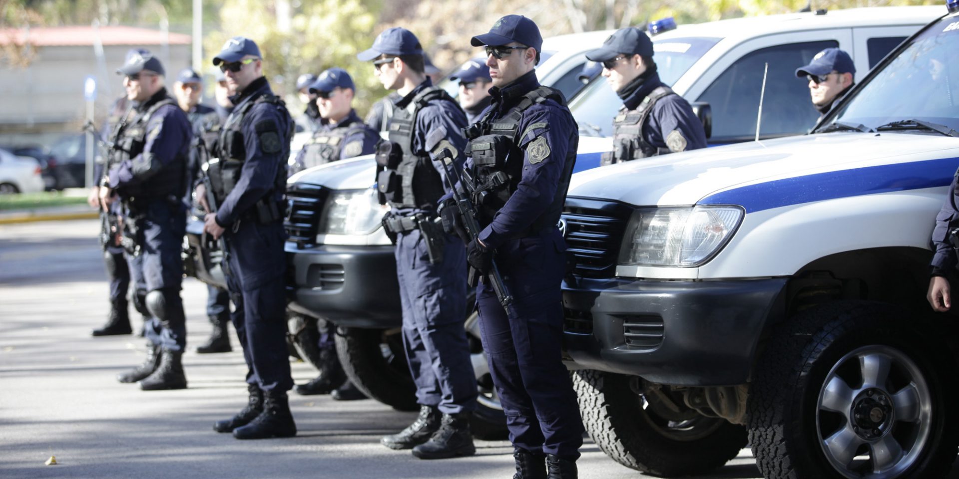 Τεράστια επιχείρηση με πάνοπλους αστυνομικούς και ελικόπτερο στο Μενίδι