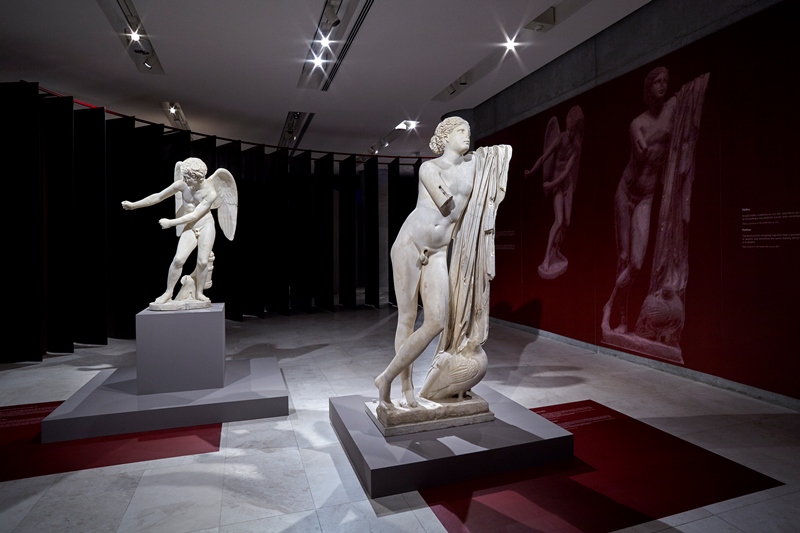 Ο Μανώλης Μητσιάς την Αυγουστιάτικη Πανσέληνο στο Μουσείο Ακρόπολης