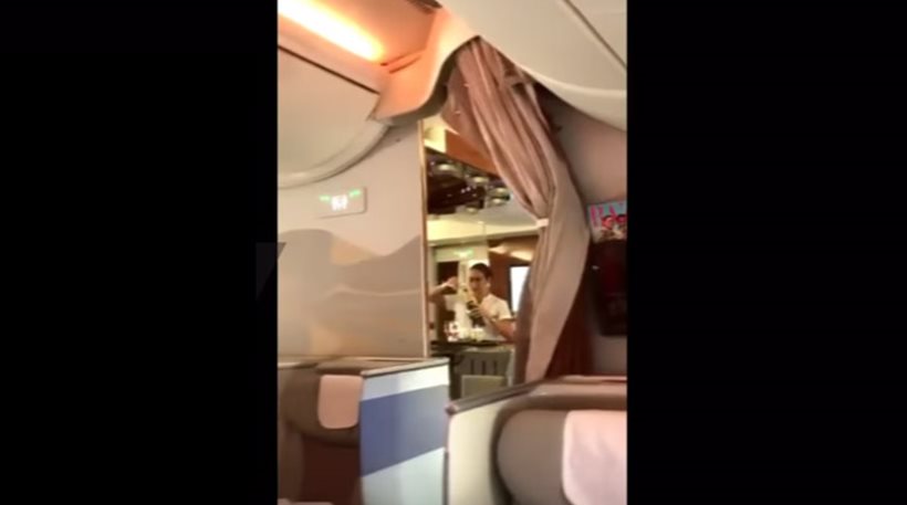 Σάλος με το video από πτήση της Emirates: Περίσσεψε σαμπάνια επιβάτη και η αεροσυνοδός…