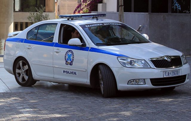 Περιπολικό της Αστυνομίας  έξω από το Μουσείο της Ακρόπολης την Παρασκευή 9 Μαΐου 2014. Φάρσα αποδείχτηκε τελικά το τηλεφώνημα για τοποθέτηση βόμβας στο Μουσείο της Ακρόπολης. Το Μουσείο εκκενώθηκε για λίγη ώρα, ενώ ερευνήθηκε από άνδρες του τμήματος Εξουδετέρωσης Εκρηκτικών Μηχανισμών, οι οποίοι δεν εντόπισαν τίποτα ανησυχητικό. ΑΠΕ-ΜΠΕ/ΑΠΕ-ΜΠΕ/Παντελής Σαΐτας