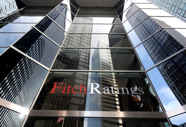epa03912130 (FILE) A file photo dated 08 December 2011 shows an exterior view of the offices of Fitch Ratings in New York, New York, USA. Reports state on 16 October 2013 that the ratings agency Fitch issued a negative watch on US sovereign debt's AAA rating due to Congress' failure to raise the government's debt ceiling ahead of a Thursday deadline issued by the Treasury Department.  EPA/JUSTIN LANE *** Local Caption *** 50797244