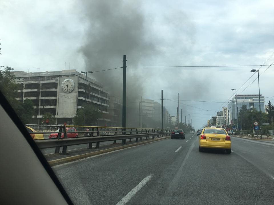 Φωτιά σε νυχτερινό κέντρο στη Συγγρού (pics-vids)