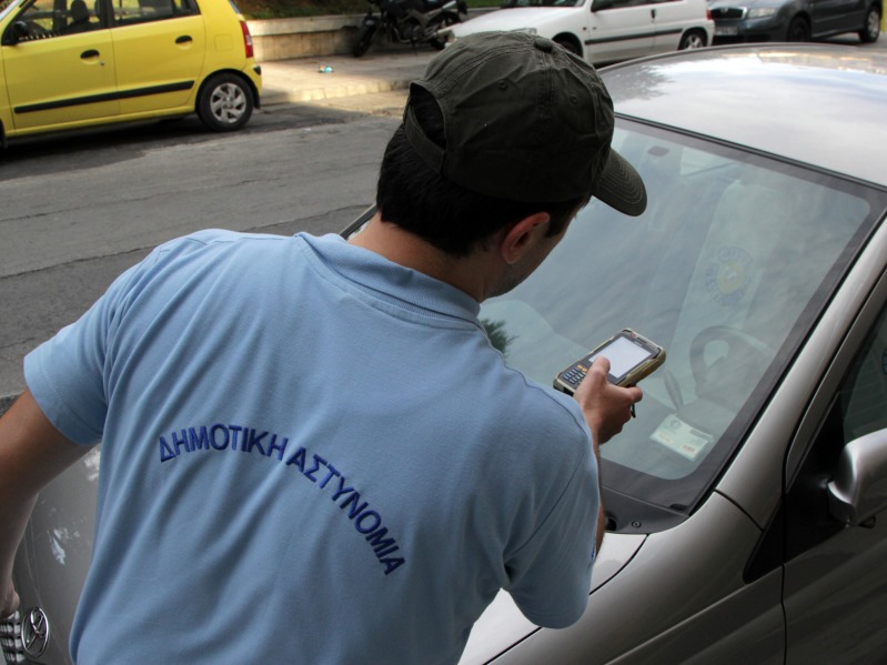 Αντικοινωνική στάθμευση οι περισσότερες από τις μισές κλήσεις της Δημοτικής Αστυνομίας στην Αθήνα