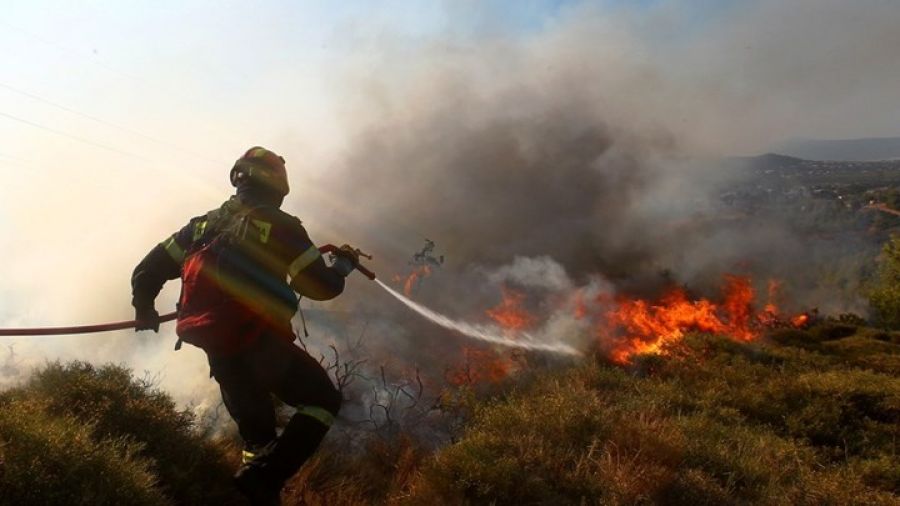 Ηλεία: Ελικόπτερο έσωσε τη ζωή πυροσβεστών που κινδύνεψαν