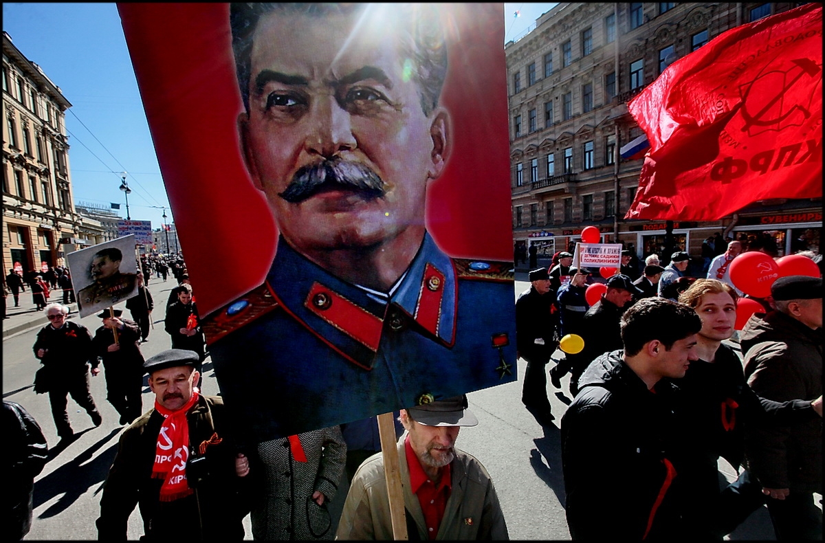 Το εξοργισμένο διαδίκτυο, θυμάται ένα- ένα τα εγκλήματα του κομμουνισμού (pics)