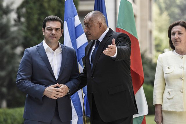 (Ξένη Δημοσίευση). Ο πρωθυπουργός της Βουλγαρίας Μπόικο Μπορίσοφ (Δ) υποδέχεται τον Έλληνα πρωθυπουργό Αλέξη Τσίπρα (Α) κατά τη διάρκεια της Συνόδου του Ανώτατου Συμβουλίου Συνεργασίας Ελλάδας-Βουλγαρίας, Βουλγαρία, Δευτέρα 01 Αυγούστου 2016. Κατ' ιδίαν συνάντηση είχε ο Έλληνας πρωθυπουργός Αλέξης Τσίπρας με τον Βούλγαρο ομόλογό του, Μπόικο Μπορίσοφ, ενώ παράλληλα, βρίσκονται σε εξέλιξη οι διμερείς συναντήσεις των υπουργών. Στη συνέχεια, θα συνεδριάσει η Ολομέλεια του Ανώτατου Συμβουλίου Συνεργασίας Ελλάδας-Βουλγαρίας (Α.Σ.Σ.) ΑΠΕ-ΜΠΕ/ΓΡΑΦΕΙΟ ΤΥΠΟΥ ΠΡΩΘΥΠΟΥΡΓΟΥ/Andrea Bonetti