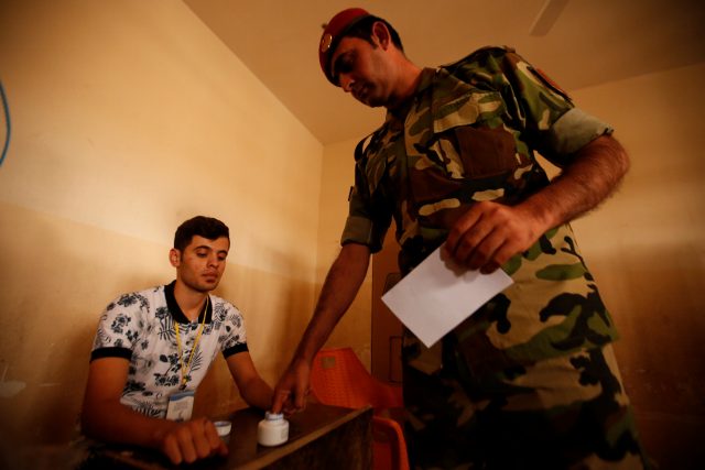 A member of Peshmerga forces stains his finger with ink during Kurds independence referendum in Sheikh Amir village, Iraq September 25, 2017. REUTERS/Azad Lashkari