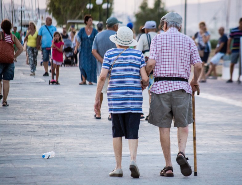 Γερνάμε, χάνουμε το μέλλον μας!