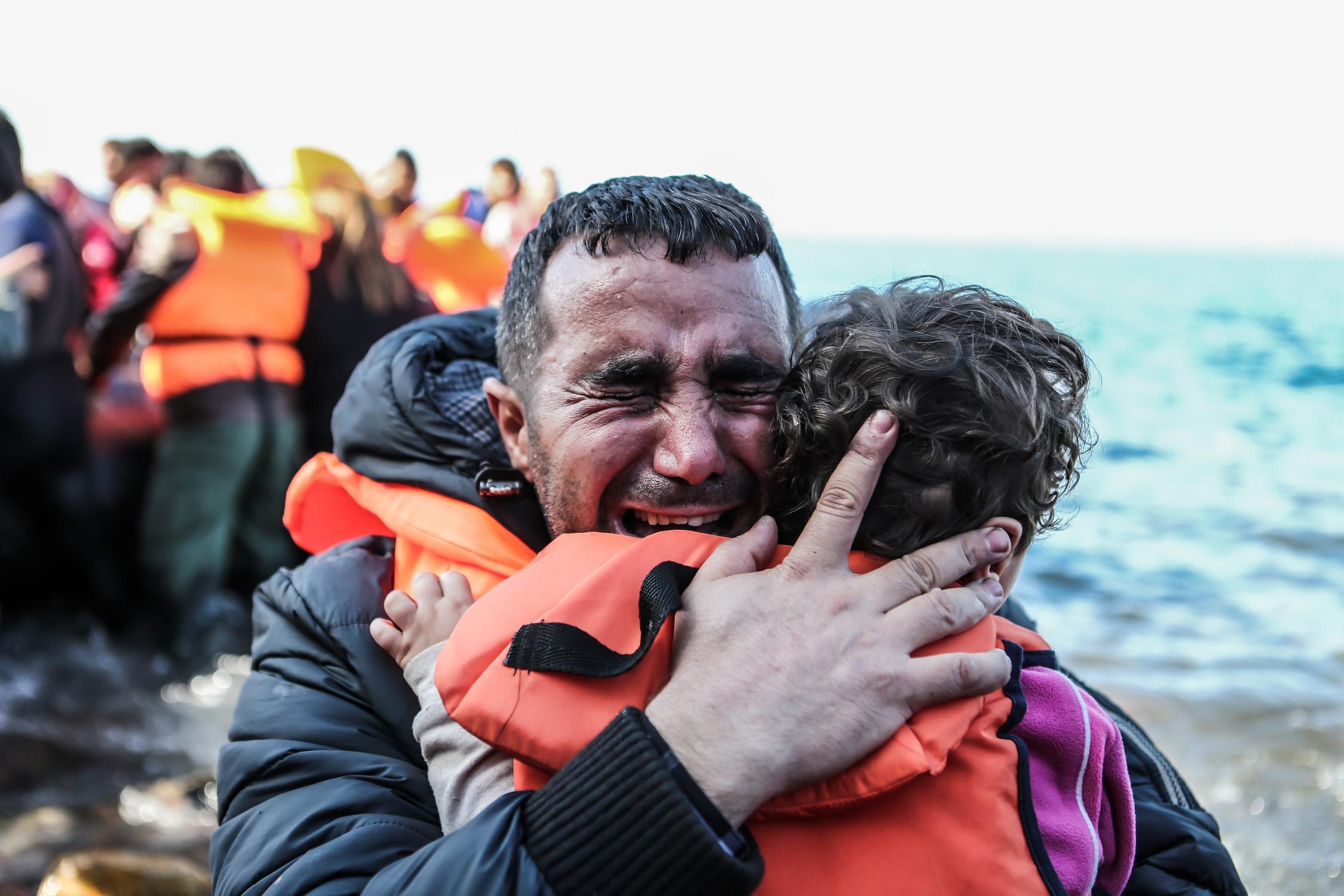 Αναχώρησαν από το «Ελ. Βενιζέλος» εκατοντάδες πρόσφυγες: “Θα μας λείψει η Ελλάδα” (pics)