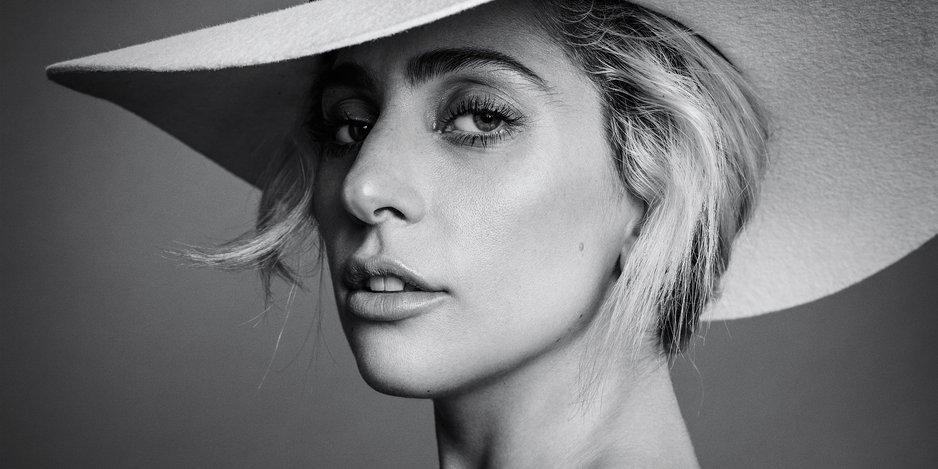 Lady Gaga: Στην αγκαλιά του συντρόφου της ξεπερνά το σοβαρό πρόβλημα υγείας (pics)