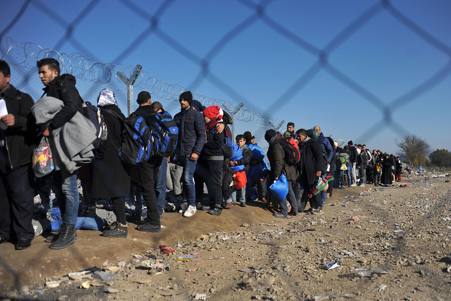 “Να μεταφερθούν οι πρόσφυγες από τα νησιά στην ηπειρωτική Ελλαδα” ζητούν από τον πρωθυπουργό