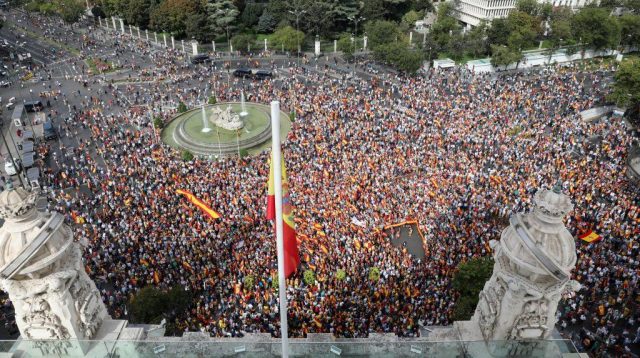 2017-09-30T111958Z_1022420601_RC16154516B0_RTRMADP_3_SPAIN-POLITICS-CATALONIA-1024x573