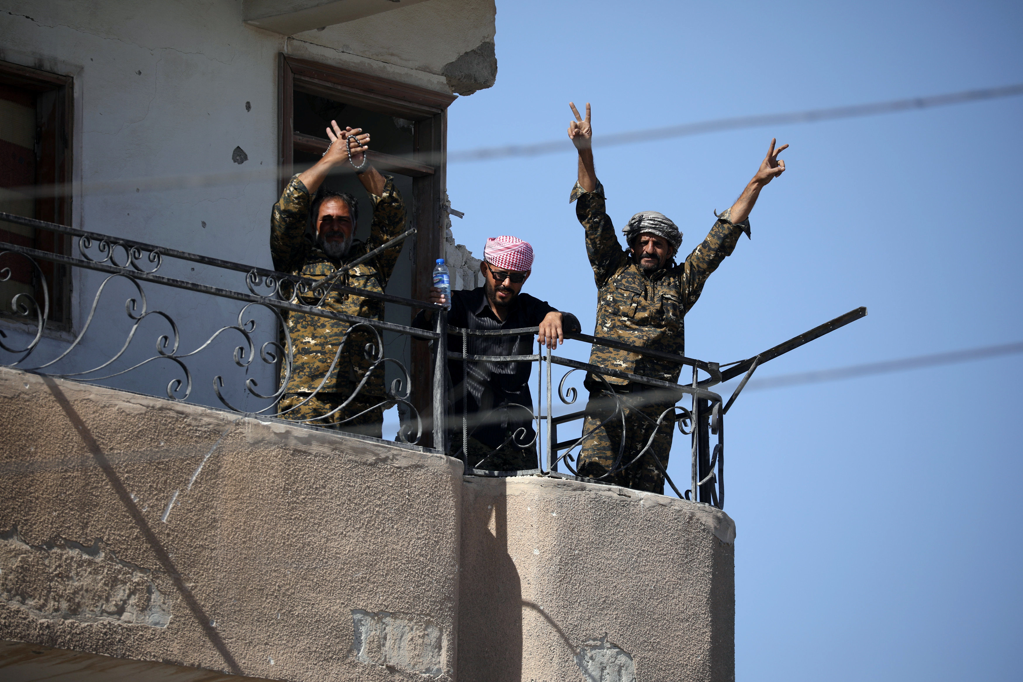 Έπεσε η πρωτεύουσα των τζιχαντιστών- Συμβολική η νίκη των SDF
