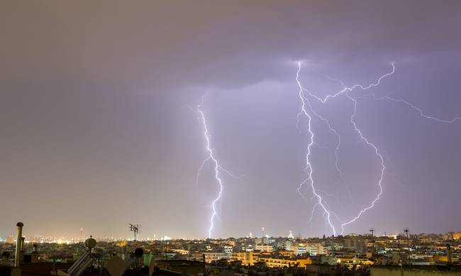 Ο “Δαίδαλος” χτυπά την Ελλάδα: Υδροστρόβιλος, χαλάζι και πολλά προβλήματα