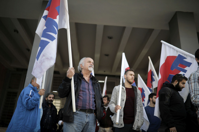 Κατάληψη στο υπ. Εργασίας: Δεν ξεμπερδεύει με εμάς η Αχτσιόγλου (pics-vid)