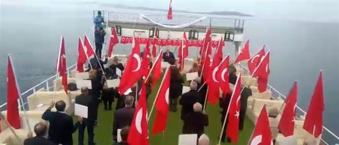 Τούρκοι εθνικιστές έψαλλαν τον εθνικό ύμνο ανοιχτά των Οινουσσών