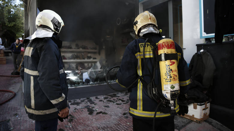 Ετοιμάζουν μονιμοποίηση χιλιάδων πυροσβεστών πενταετούς θητείας