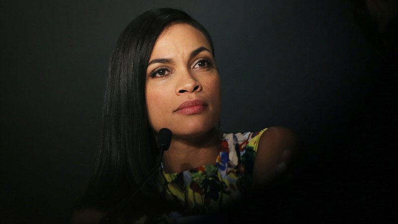 Rosario Dawson: Βιάστηκα ως παιδί, οπότε για εμένα ο κόσμος ήταν έτσι