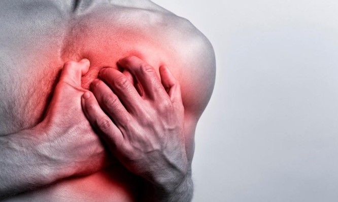 Πόνος στο στήθος: Τι φταίει, αν η καρδιά είναι υγιής