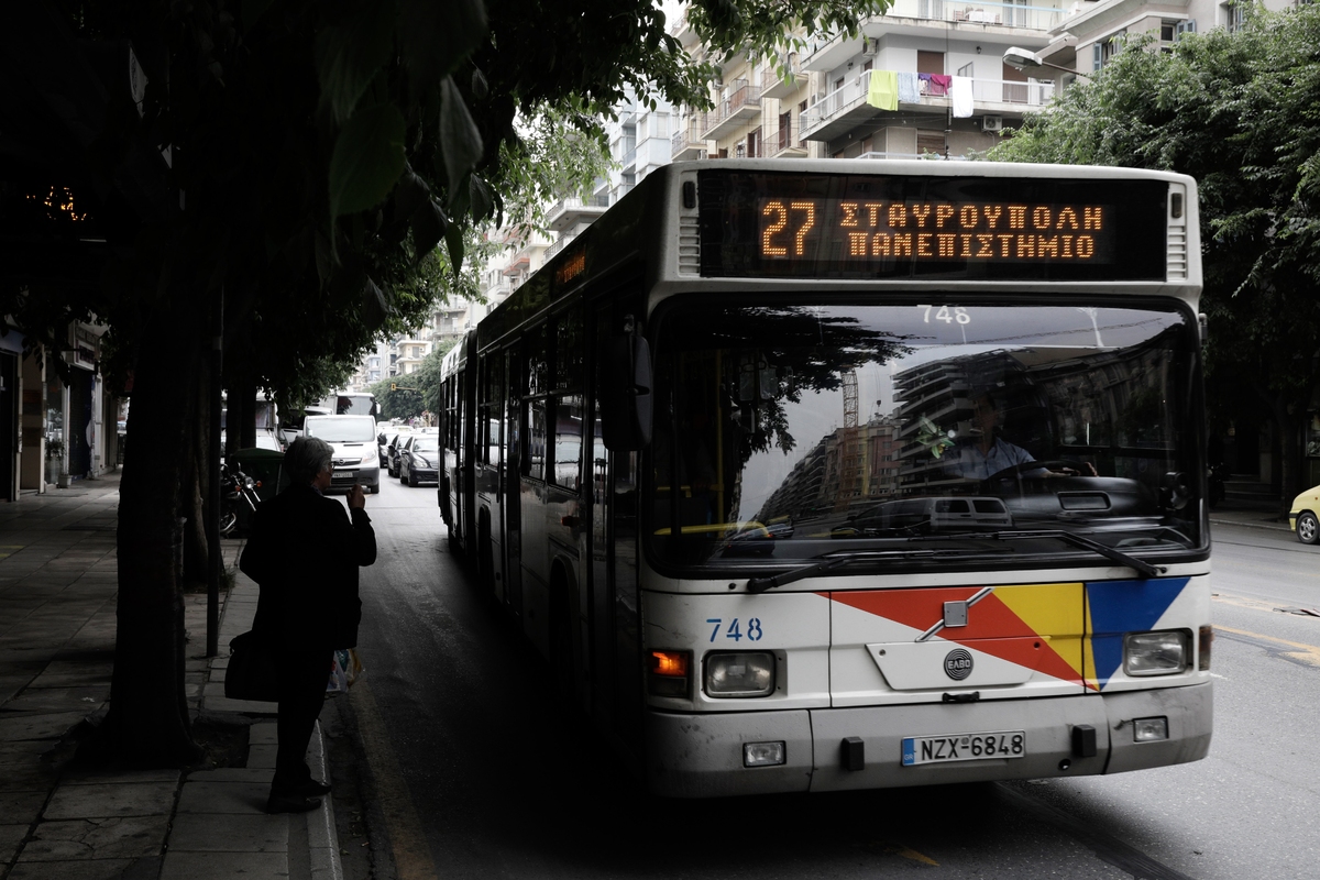 Γυναίκα πέθανε μέσα στο λεωφορείο