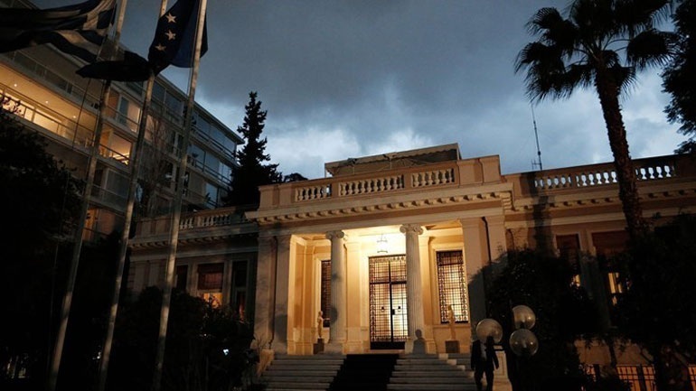 Αλλάζει πίνακες στο Μαξίμου ο Τσίπρας (pics)