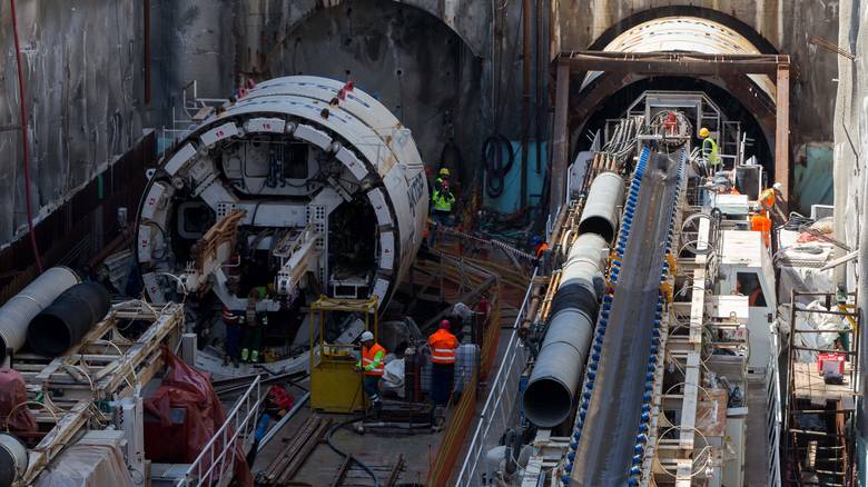 Βρέθηκε άγαλμα στο μετρό της Θεσσαλονίκης (pics)