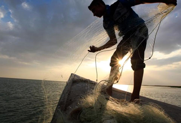 Άφωνοι οι ψαράδες στο Ιόνιο: Αντί για ψάρια, είδαν αυτό… (vid)