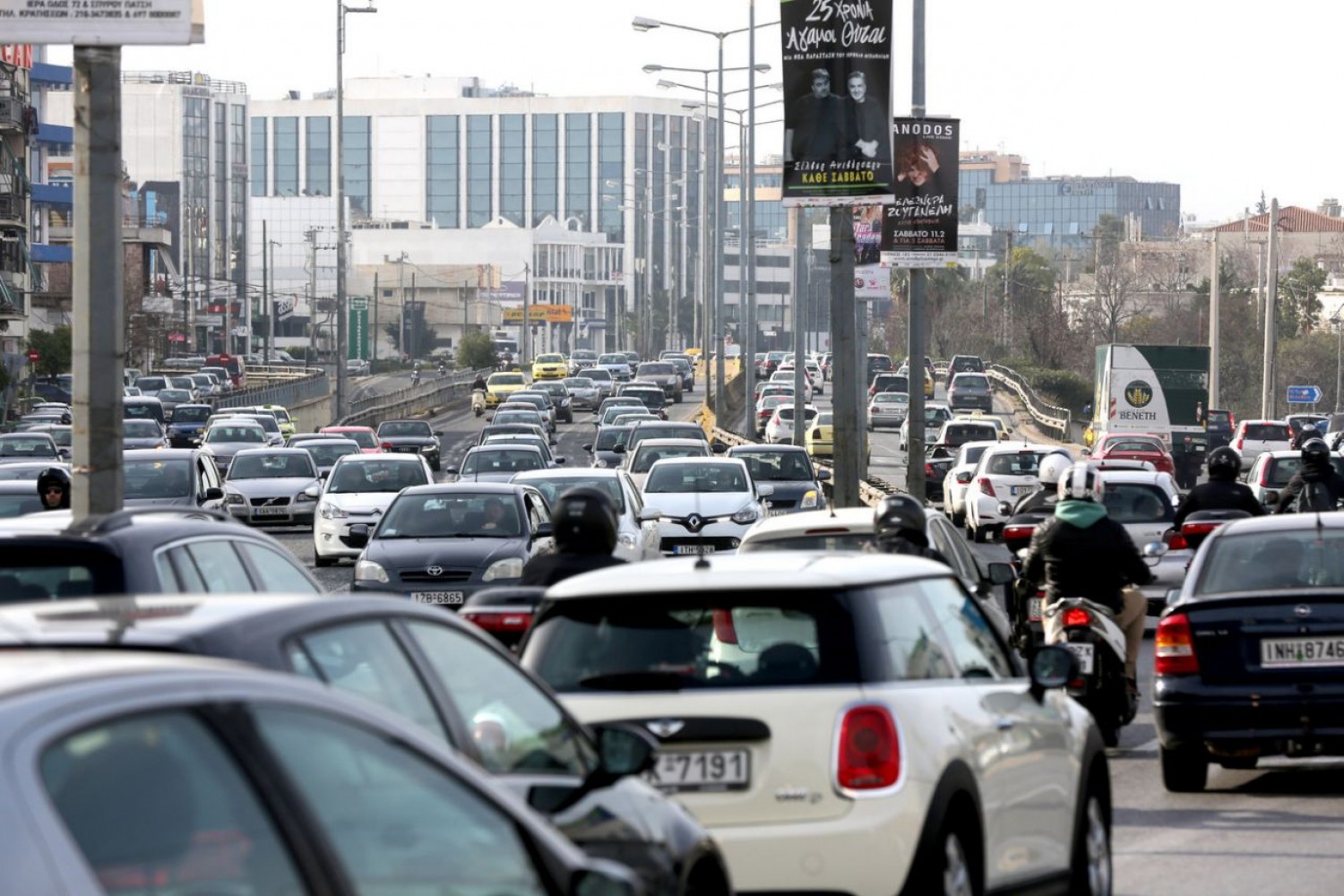 Πασχαλινό δώρο: Eπιστρέφονται οι πινακίδες που είχαν αφαιρεθεί