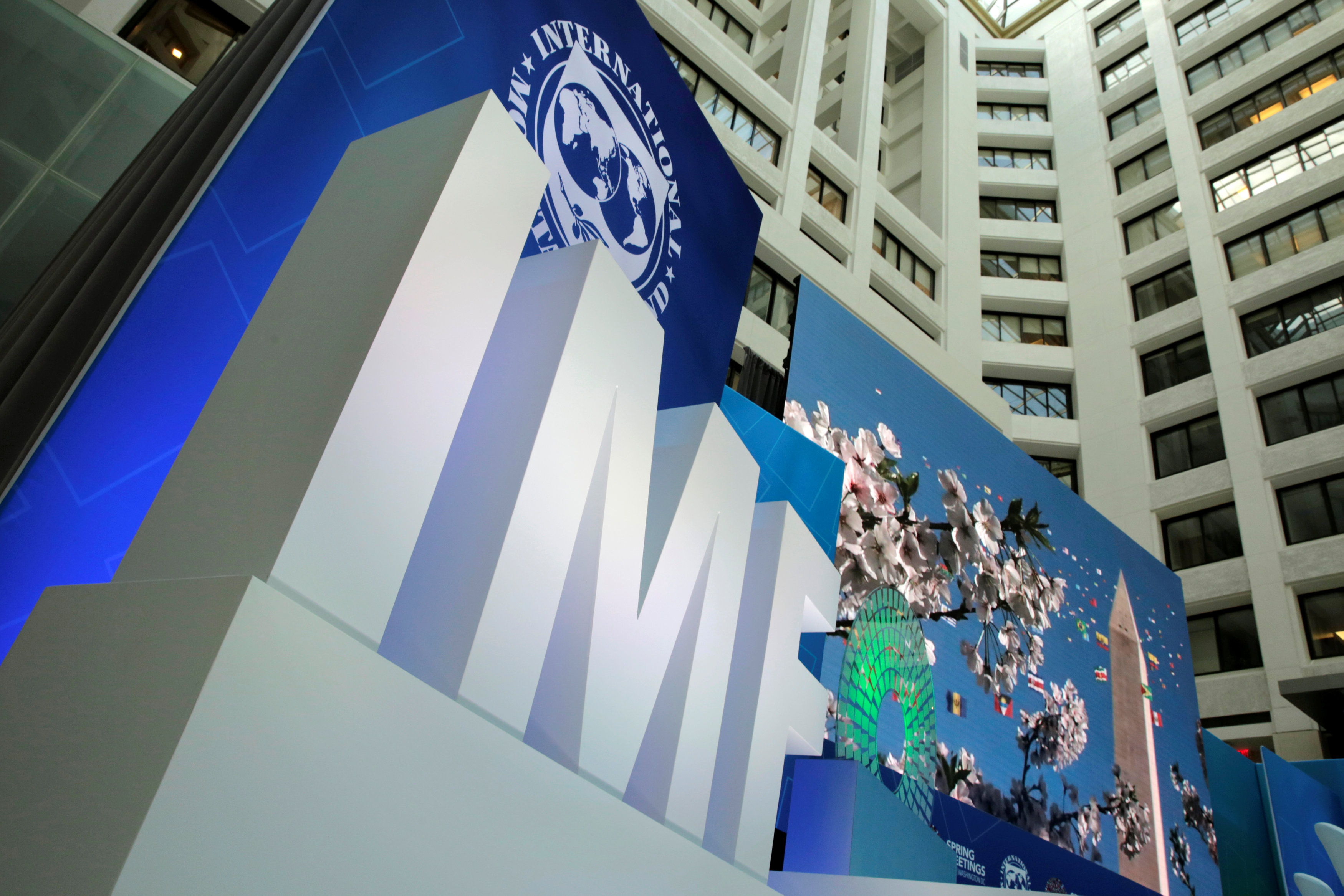 «Δεν είναι πλέον απαραίτητο το ΔΝΤ στην Ελλάδα»
