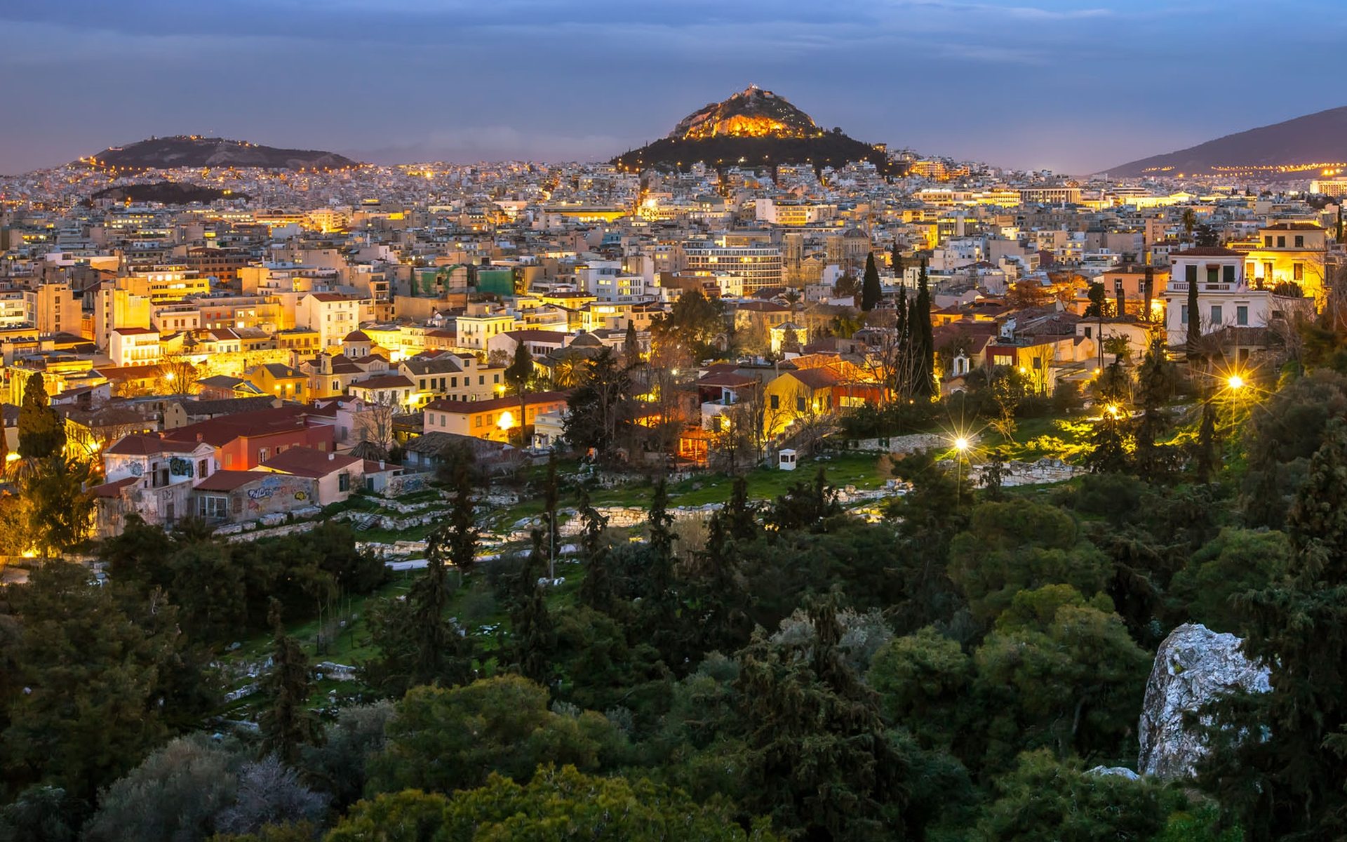 Οι Αθηναίοι φωτογραφίζουν την πόλη τους