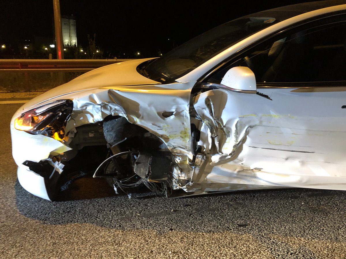To πρώτο ατύχημα με αυτοκίνητο Tesla στην Ελλάδα