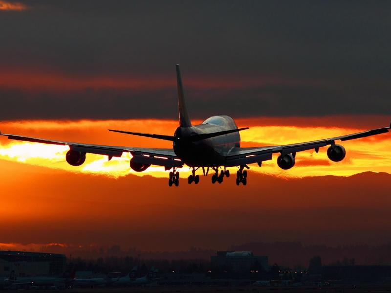 «Θρίλερ» με επικίνδυνη προσγείωση αεροπλάνου (vid)