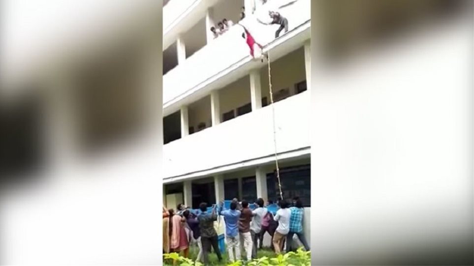 Βίντεο σοκ: Διστάζει να πηδήξει, την σπρώχνει εκπαιδευτής και σκοτώνεται