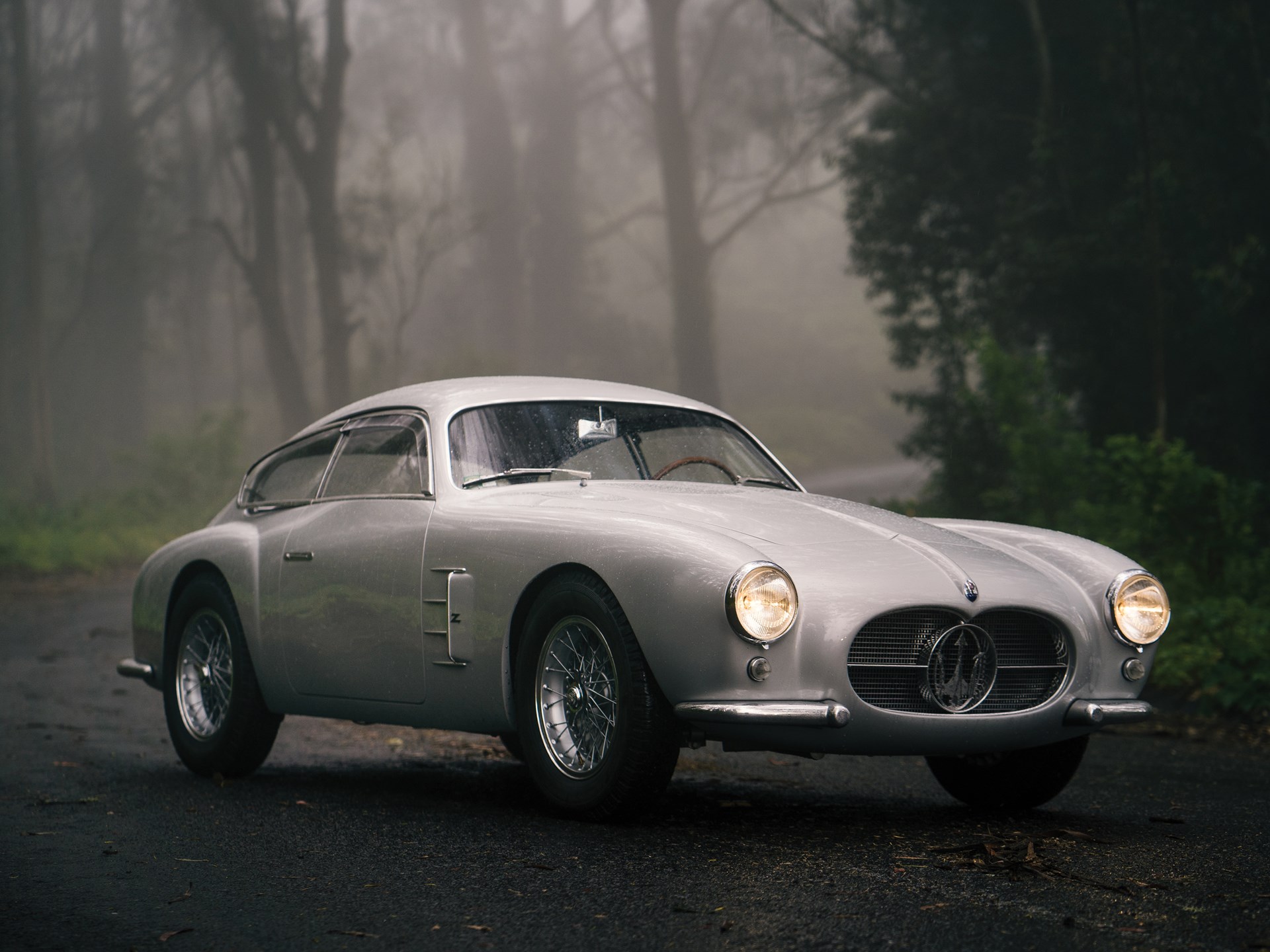 Μια Maserati, φτιαγμένη όλη στο χέρι, βγαίνει στο “σφυρί”