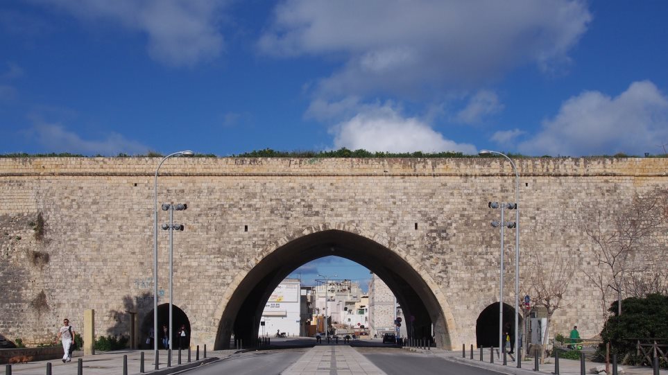 Πέθανε η 48χρονη που έπεσε από τα ενετικά τείχη