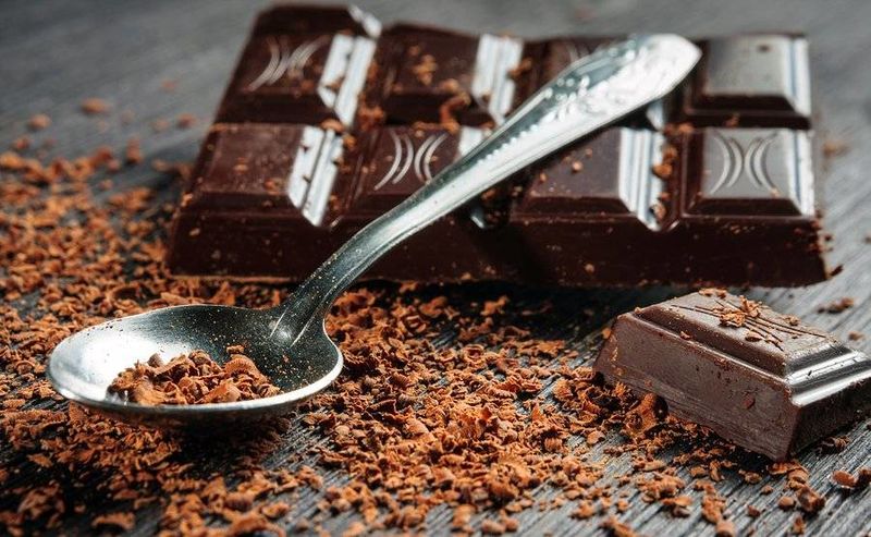 Πόση μαύρη σοκολάτα πρέπει να τρώτε – Φάρμακο για καρδιά και εγκέφαλο