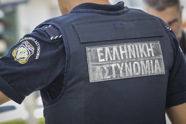 Αστυνομικό Τμήμα με ντεκόρ… φούντες, του Πέτρου Καρσιώτη (pic)