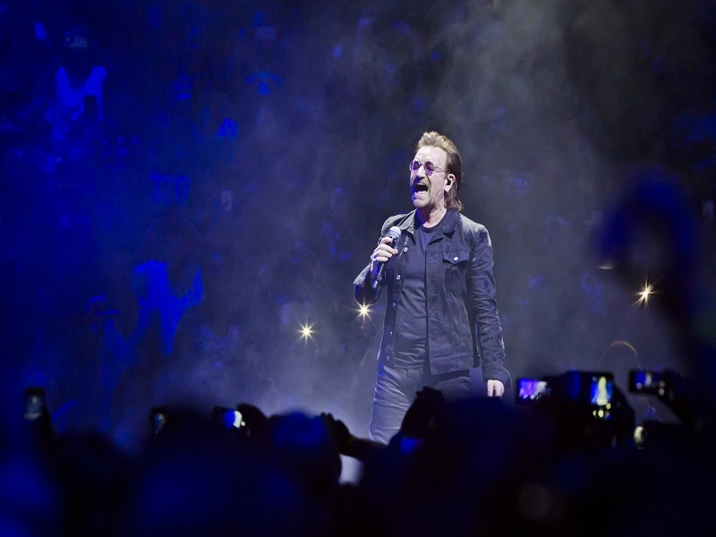 “Δεν ξέρω τι να κάνω” – Ο Bono χάνει τη φωνή του και σταματά τη συναυλία (vid)