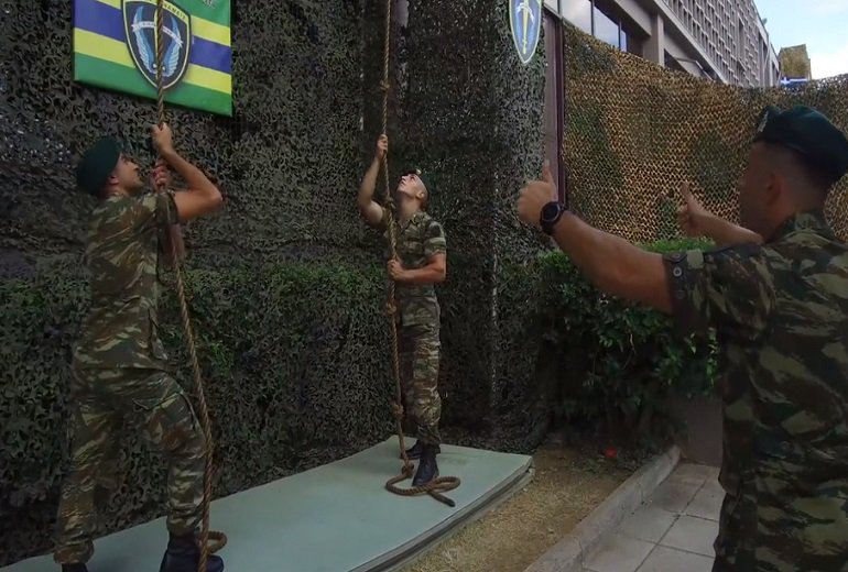 ΔΕΘ: Το θεϊκό mannequin challenge των… Ενόπλων Δυνάμεων! (vid)