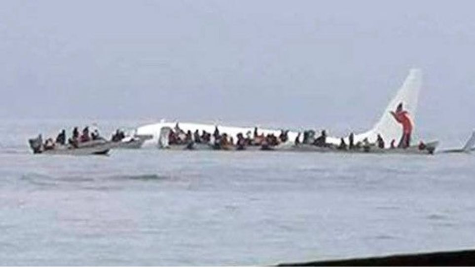 Εφιάλτης στον αέρα: Αεροπλάνο προσγειώθηκε σε…λιμνοθάλασσα