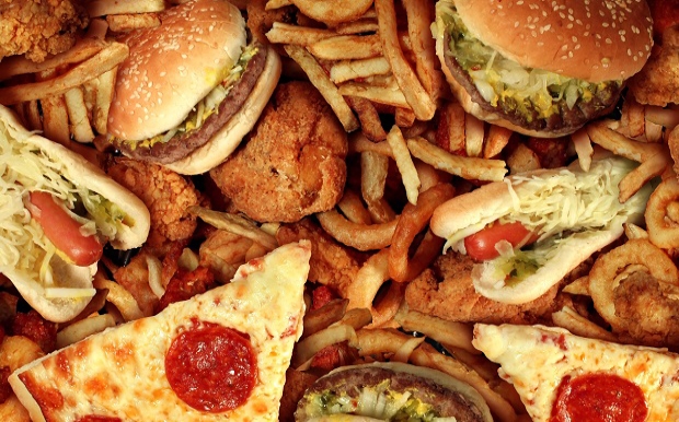 Πώς το junk food αυξάνει τον κίνδυνο κατάθλιψης