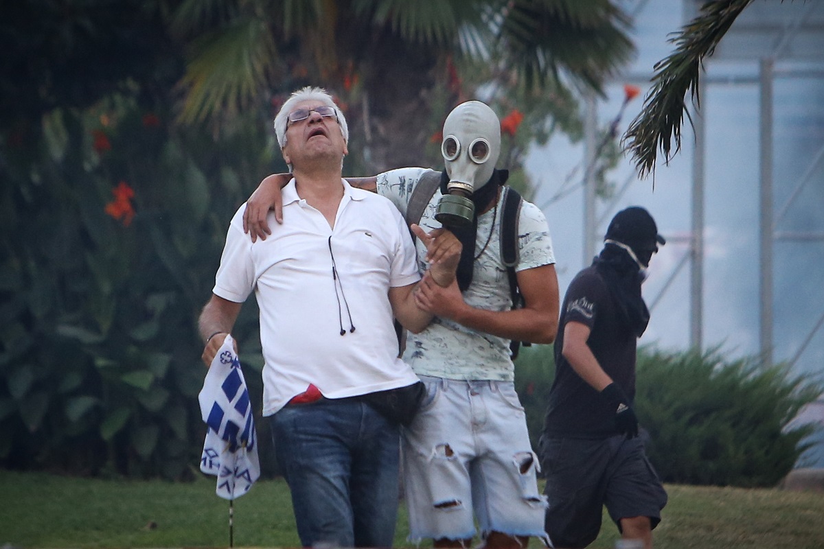 Εικόνες ντροπής στη Θεσσαλονίκη: Χημικά κατά μικρών παιδιών, γυναικών και ηλικιωμένων (vids)
