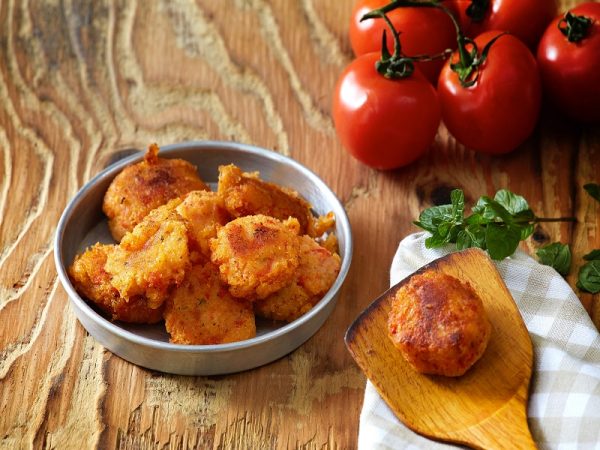 ntomatokeftedes sto tapsi