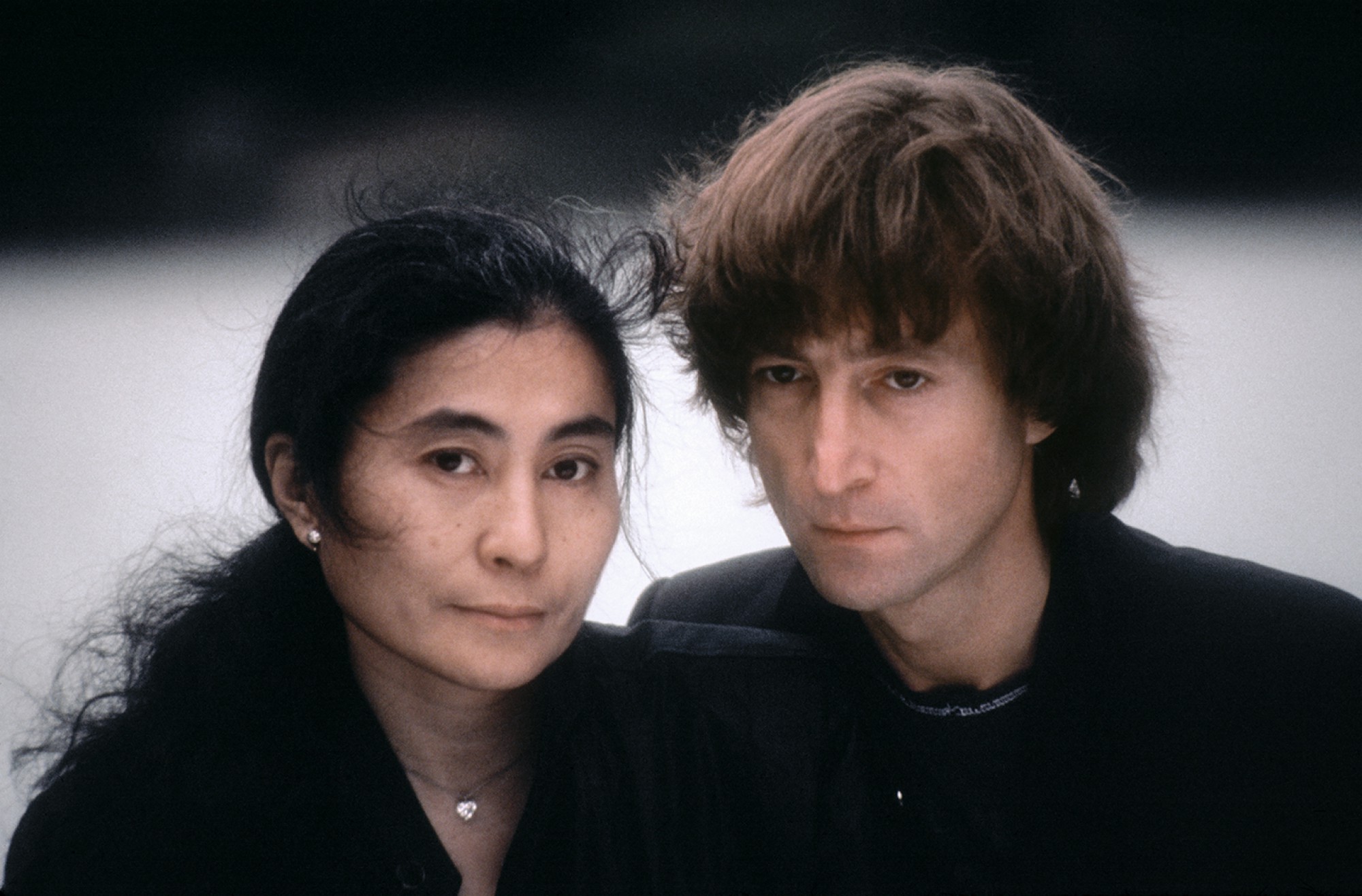 Вдова леннона. Джон Леннон и Йоко. Жена Джона Леннона Йоко. Леннон и Йоко оно. Джон Леннон и Йоко оно фото.