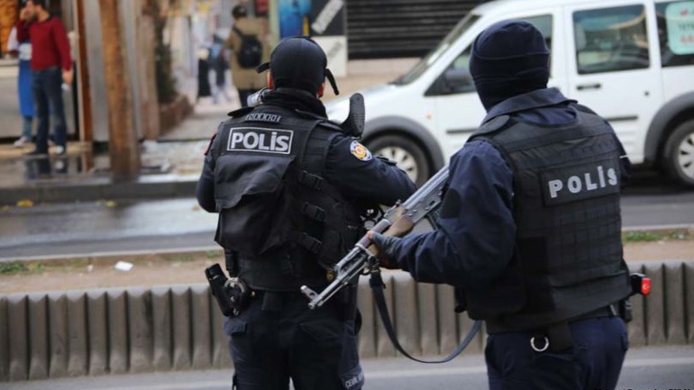 Οπλισμένος άντρας άνοιξε πυρ στην Κωνσταντινούπολη