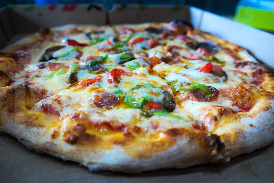 Γιατί δεν σου πετυχαίνει η πίτσα – Πώς θα την κάνεις, σαν αυτή που τρως έξω