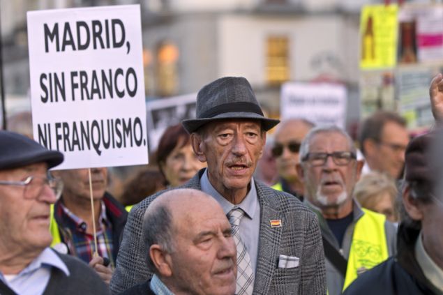 Μαδρίτη: Χιλιάδες διαδήλωσαν κατά της ταφής του Φράνκο στον Καθεδρικό