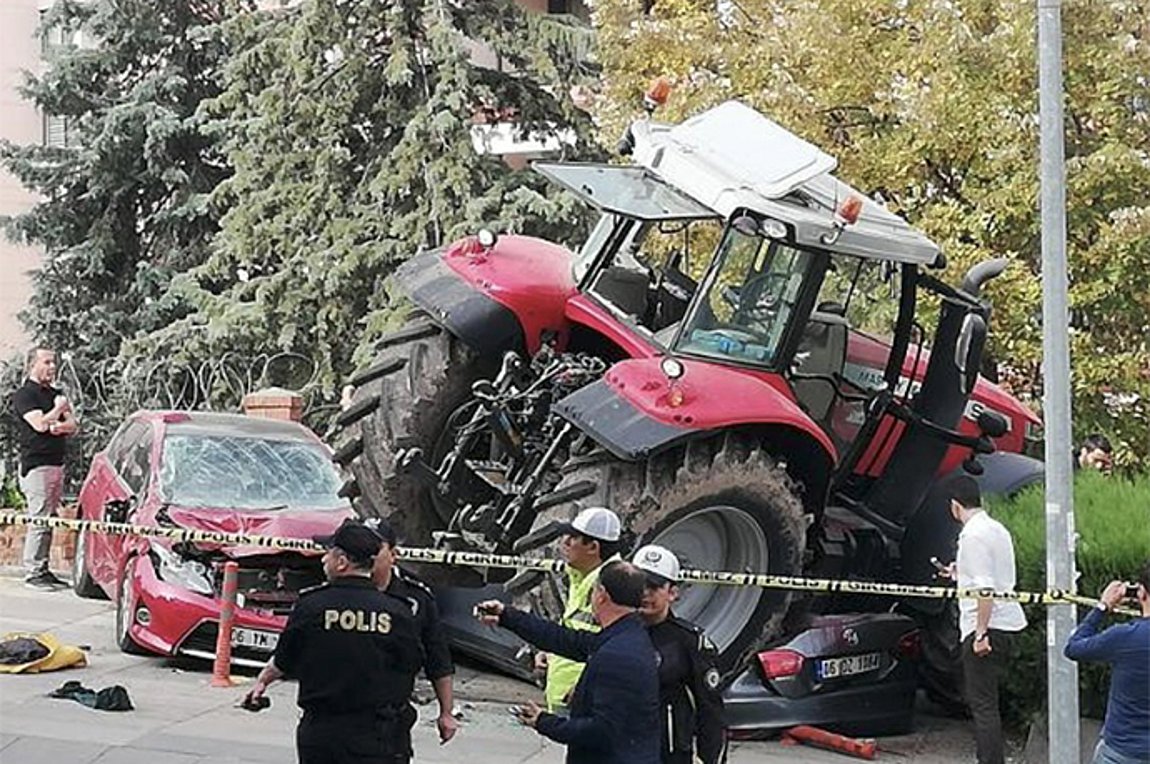 Τουρκία: Επιχείρησε να “μπουκάρει” στην ισραηλινή πρεσβεία με… τρακτέρ! (vid)