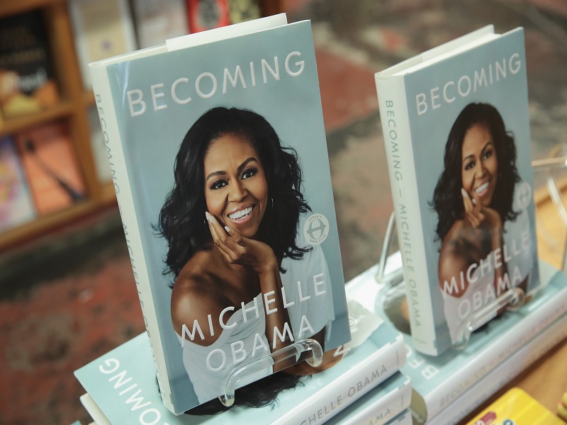 Ανάρπαστη η αυτοβιογραφία της Μισέλ Ομπάμα – Ξεπέρασε ακόμη και το “Fear”