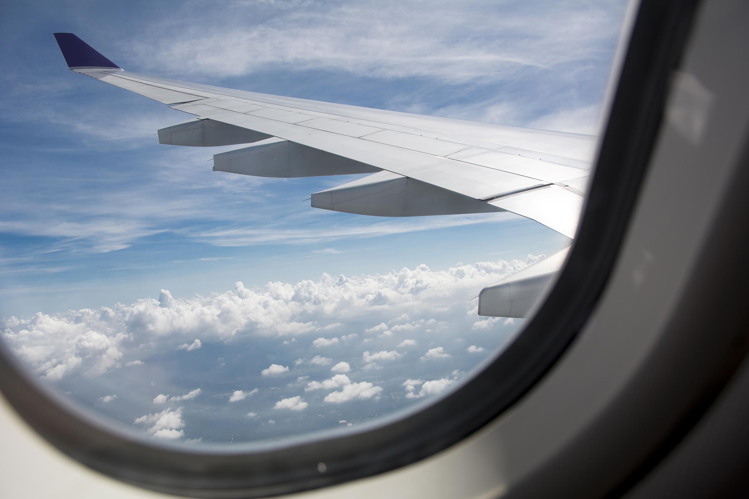 Πανικός στον αέρα: Αναγκαστική προσγείωση αεροπλάνου – Ράγισε παράθυρο